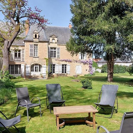 Manoir Du Bellay Bed & Breakfast มองทรอย-เบเลย์ ภายนอก รูปภาพ