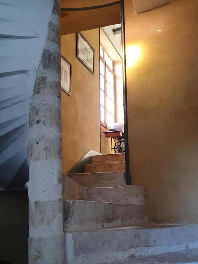 Manoir Du Bellay Bed & Breakfast มองทรอย-เบเลย์ ภายนอก รูปภาพ