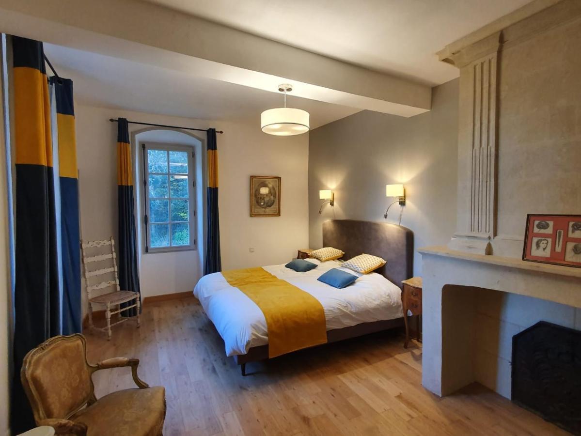 Manoir Du Bellay Bed & Breakfast มองทรอย-เบเลย์ ภายนอก รูปภาพ