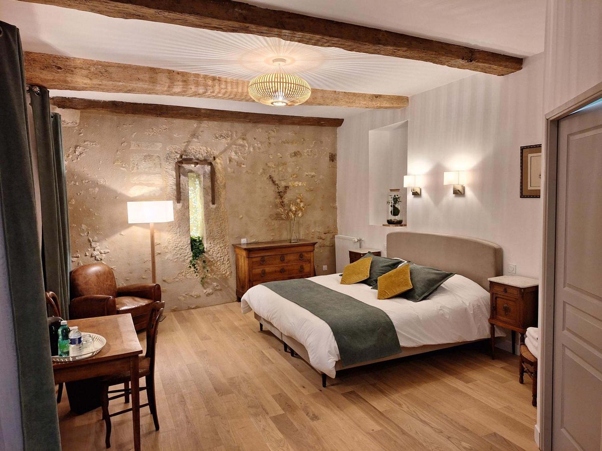 Manoir Du Bellay Bed & Breakfast มองทรอย-เบเลย์ ภายนอก รูปภาพ